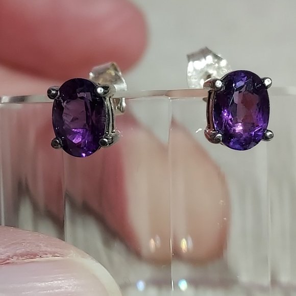 5 mm Oval Amethyst earrings set in Sterling .925 silver - Picture 4 of 8